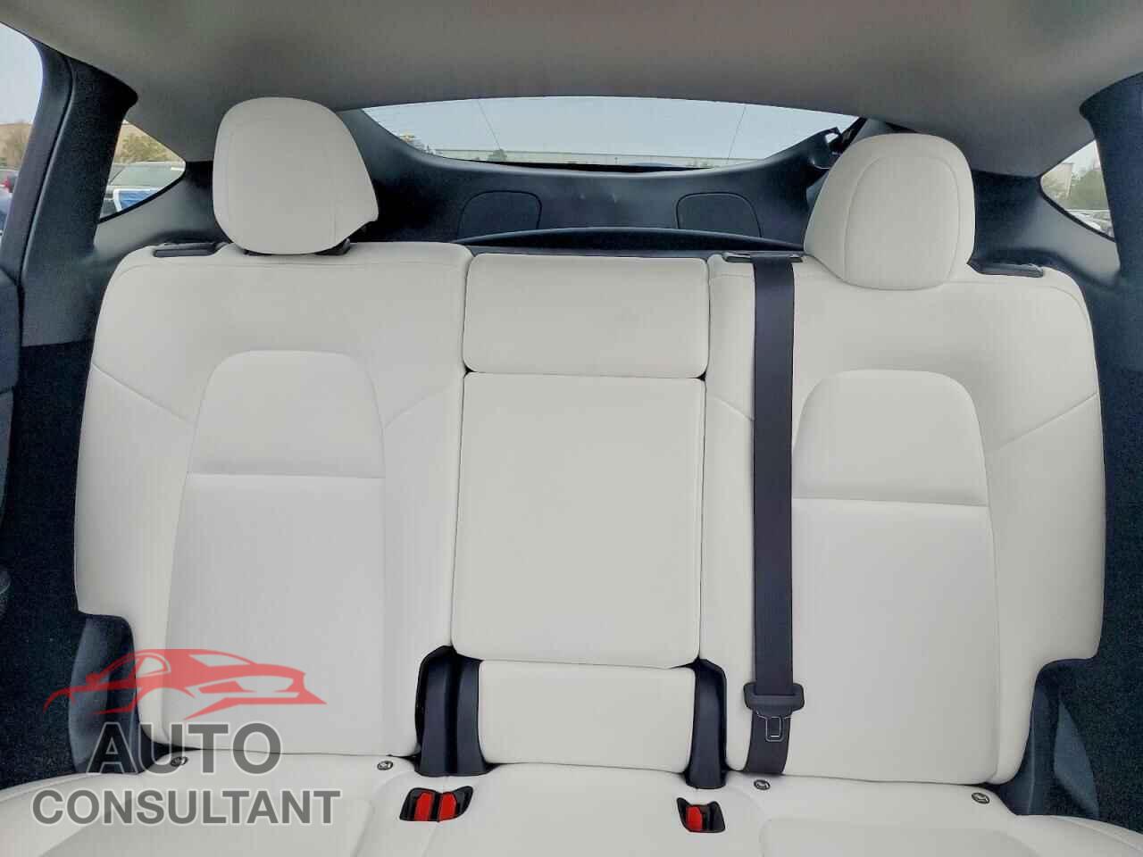 TESLA MODEL Y 2024 - 7SAYGDEE2RF005213