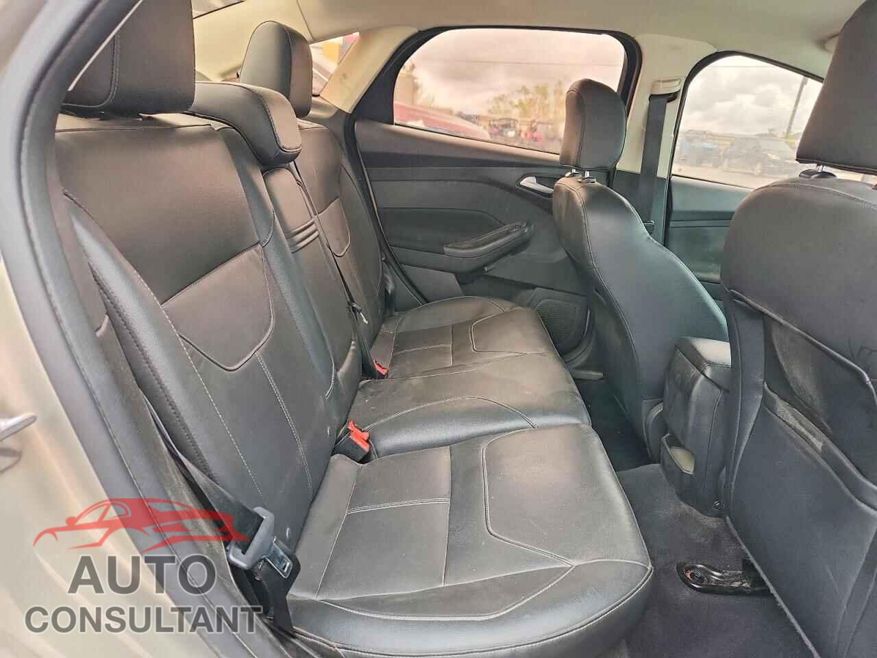 FORD FOCUS 2015 - 1FADP3F25FL287212