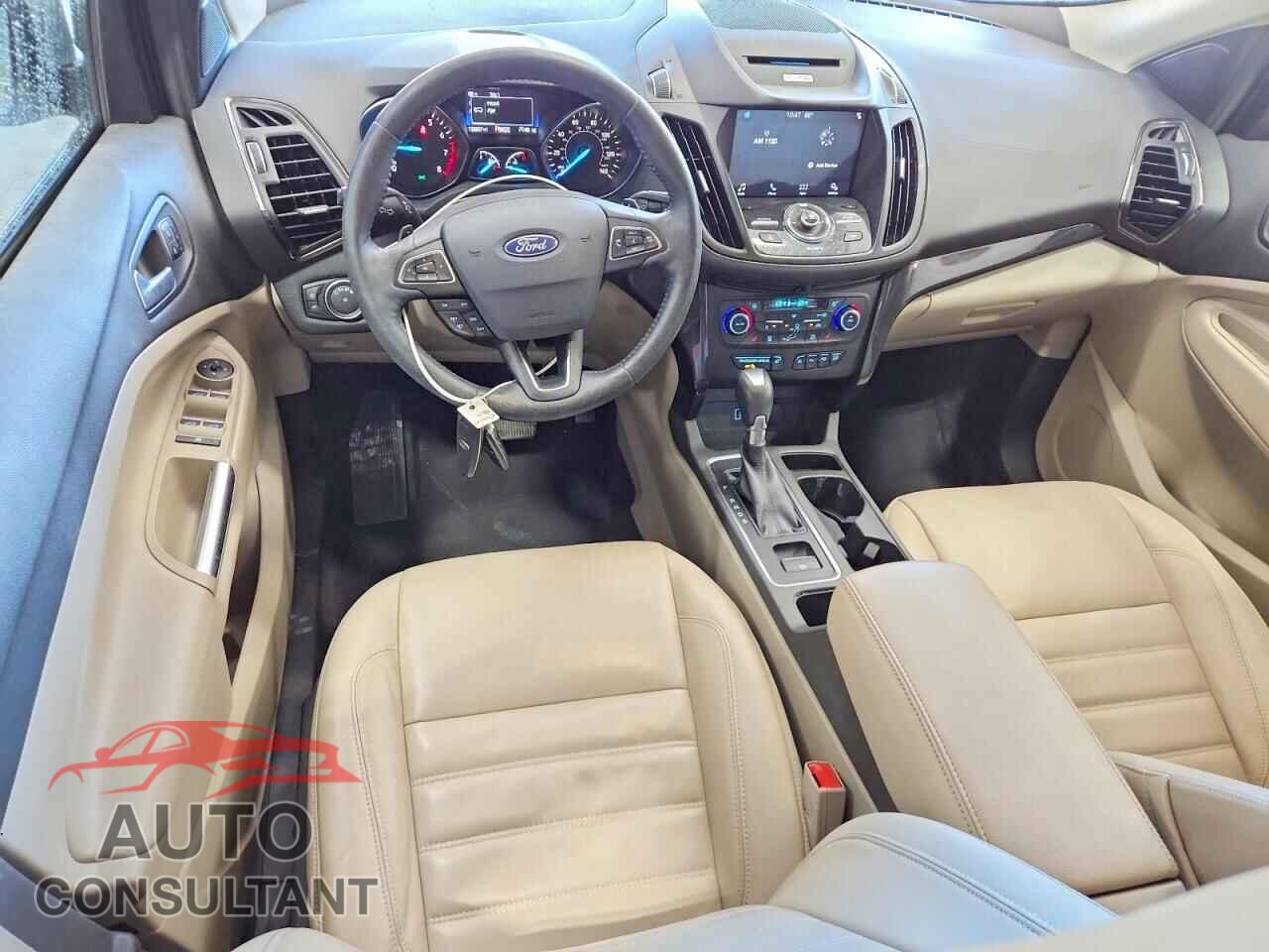 FORD ESCAPE 2017 - 1FMCU0JD9HUD84752