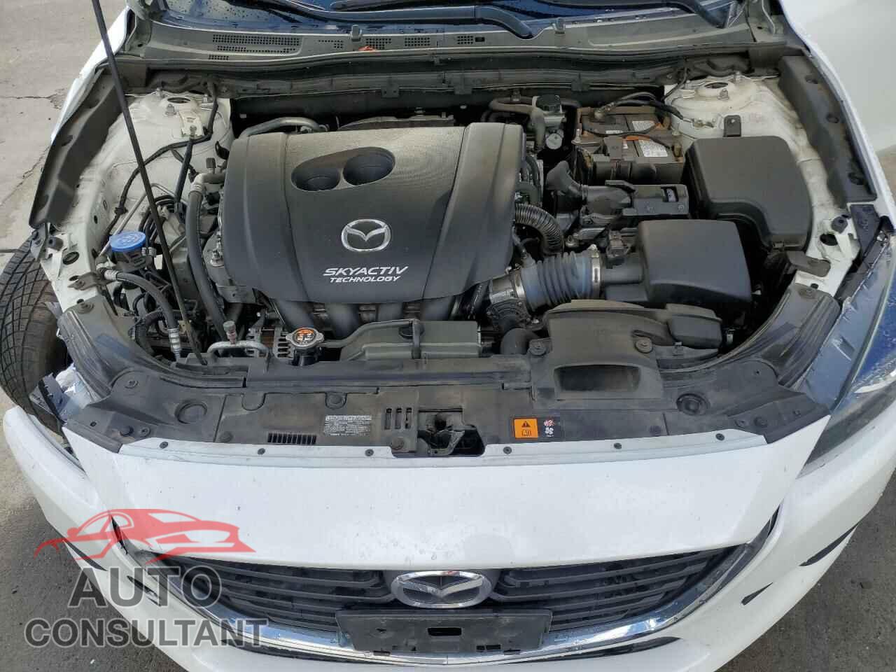 MAZDA 3 2018 - 3MZBN1V38JM191973
