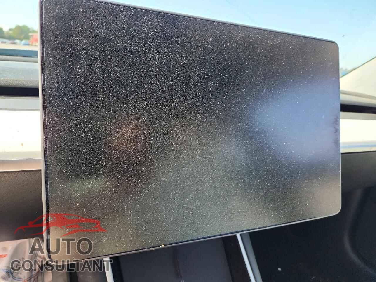 TESLA MODEL 3 2018 - 5YJ3E1EB8JF074977