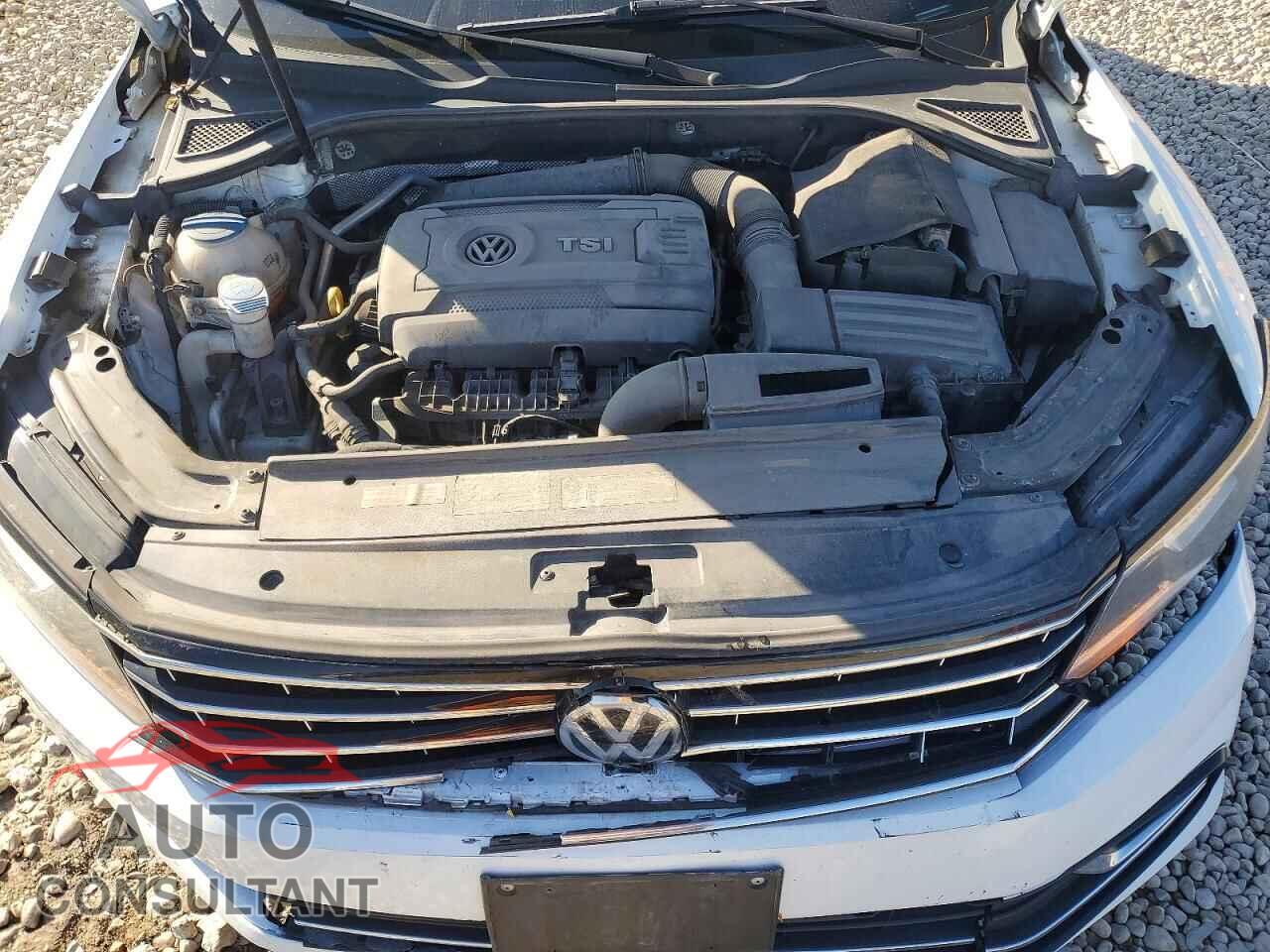 VOLKSWAGEN PASSAT 2017 - 1VWAT7A38HC036362