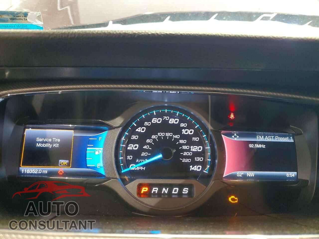 FORD TAURUS 2018 - 1FAHP2KT2JG100035
