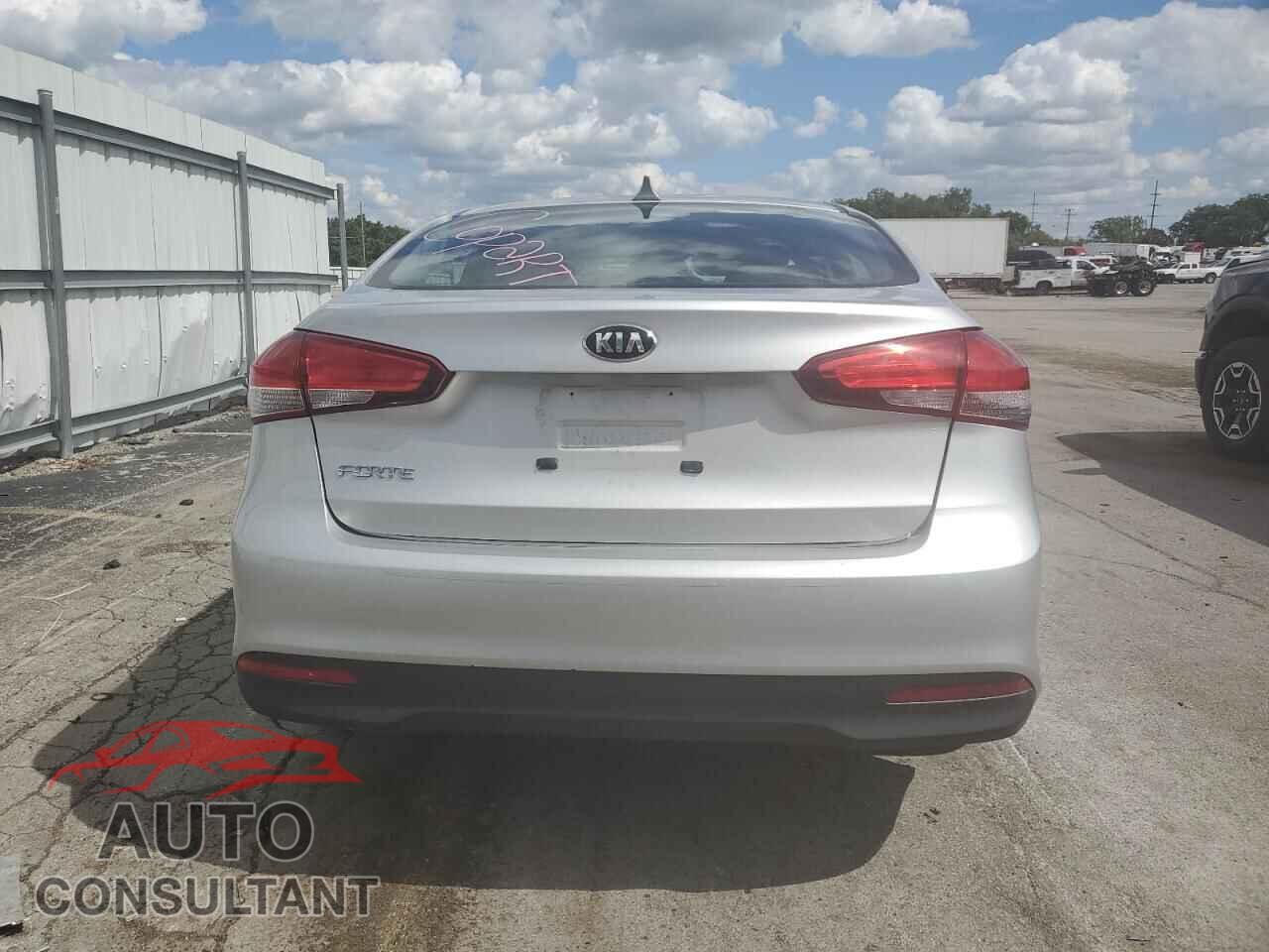 KIA FORTE 2017 - 3KPFK4A71HE032577