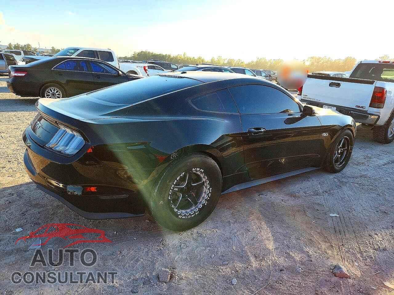 FORD MUSTANG 2018 - 1FA6P8CF8J5184103