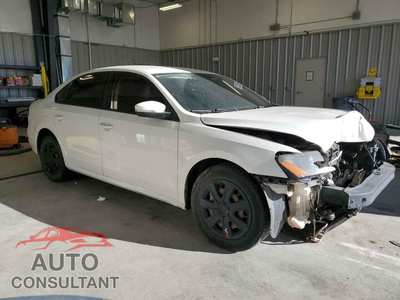 VOLKSWAGEN PASSAT 2014 - 1VWAP7A31EC027132