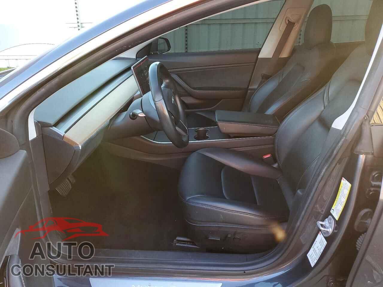TESLA MODEL 3 2018 - 5YJ3E1EA5JF158567