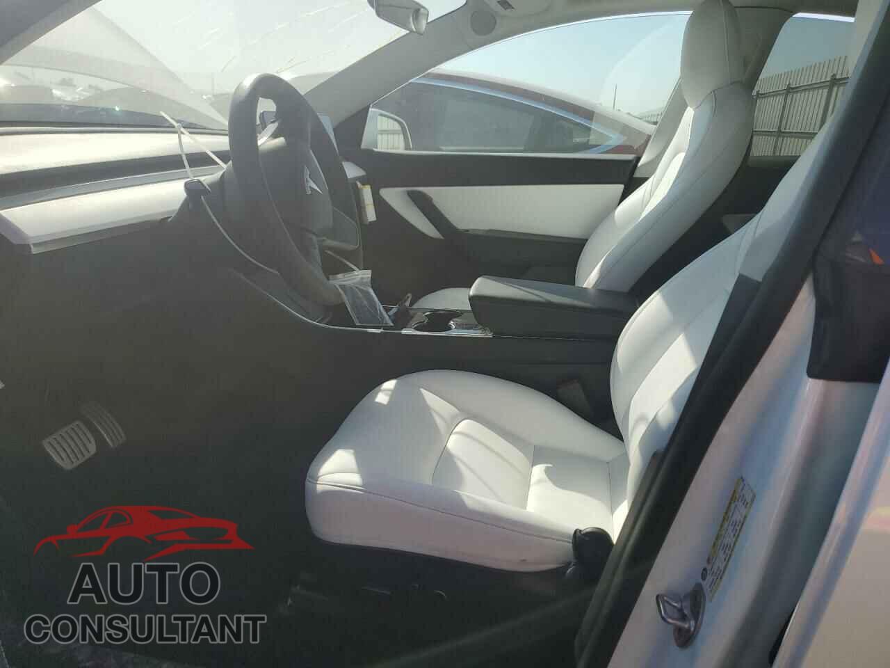 TESLA MODEL Y 2021 - 5YJYGDEF6MF081404