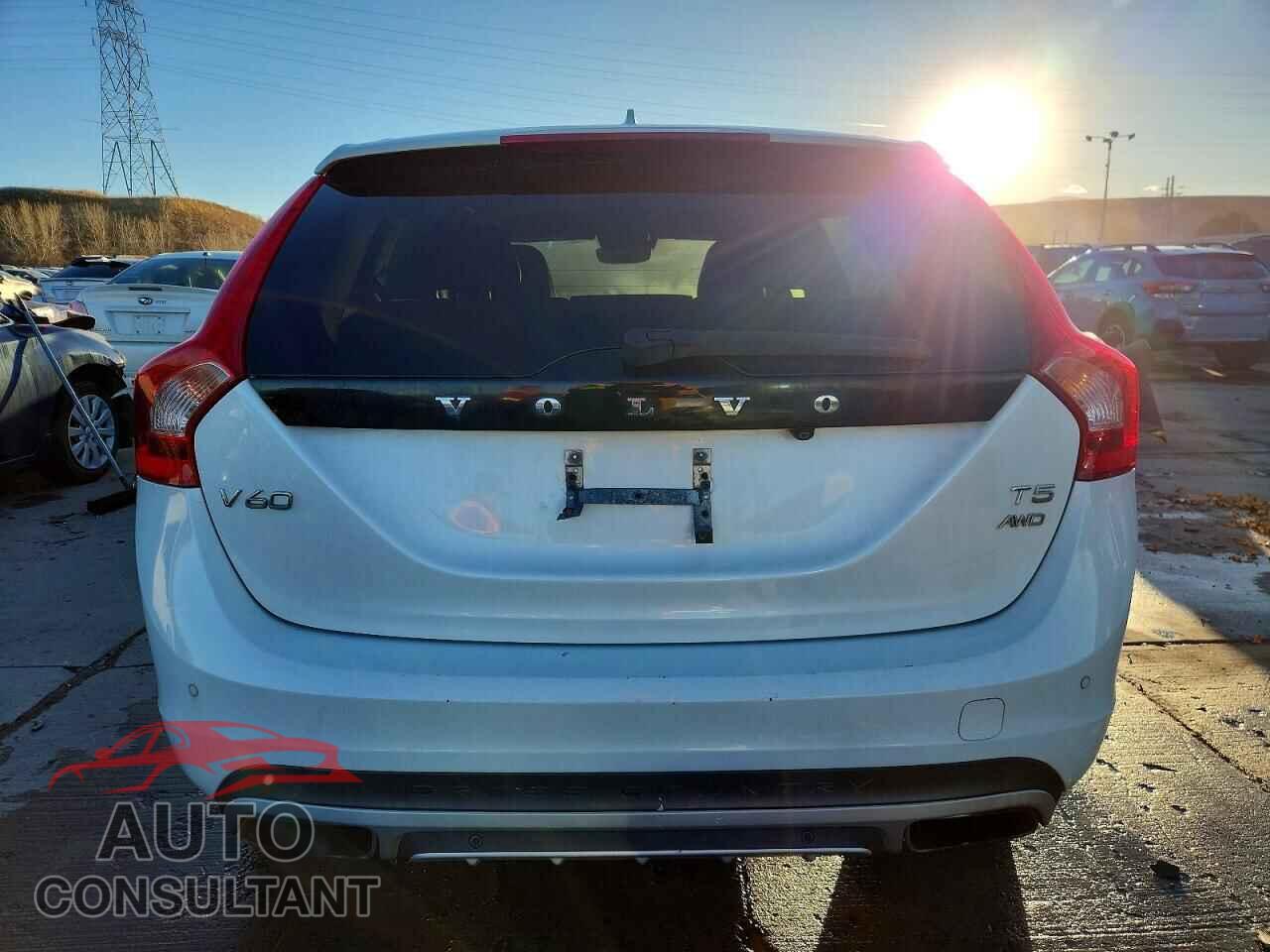 VOLVO V60 2015 - YV4612HM5F1000649