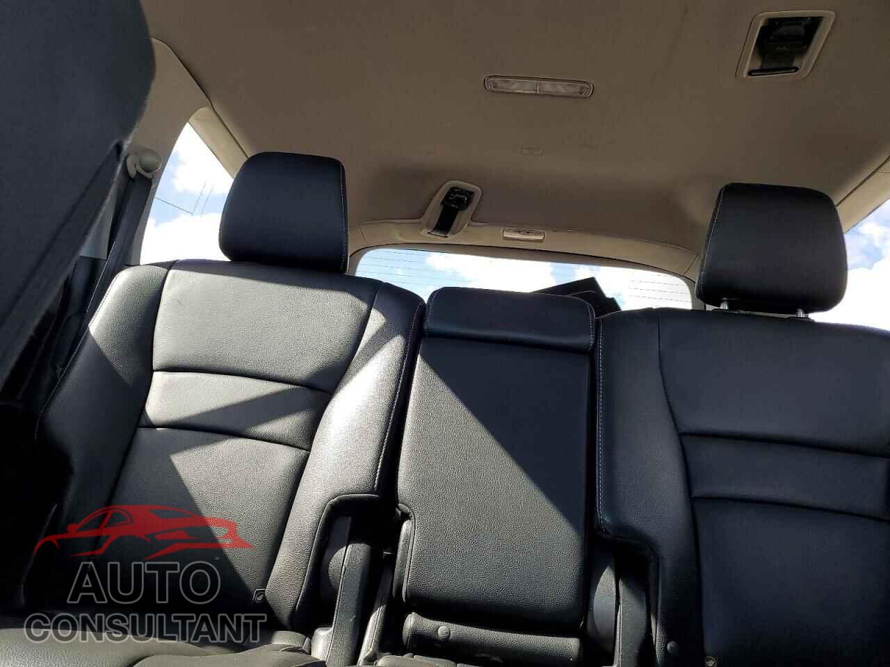 HONDA PILOT 2017 - 5FNYF6H56HB062830