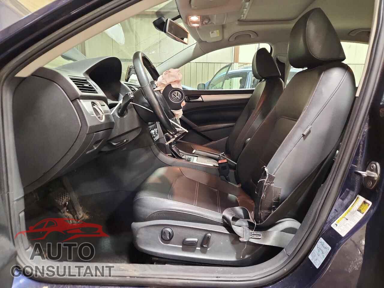 VOLKSWAGEN PASSAT 2012 - 1VWBP7A32CC088183
