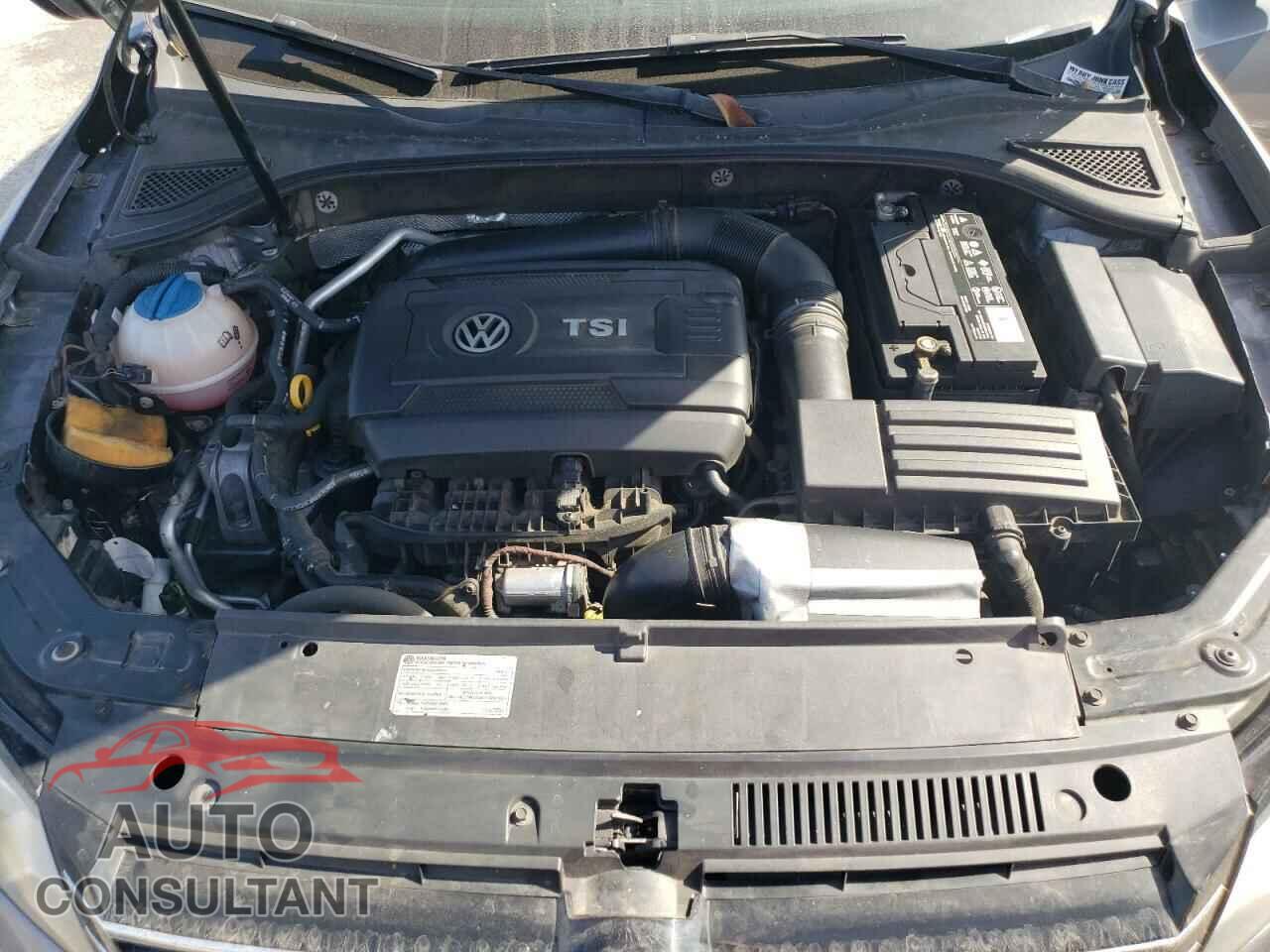 VOLKSWAGEN PASSAT 2015 - 1VWAT7A38FC104964