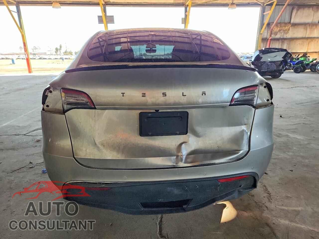TESLA MODEL Y 2021 - 5YJYGDEFXMF220062
