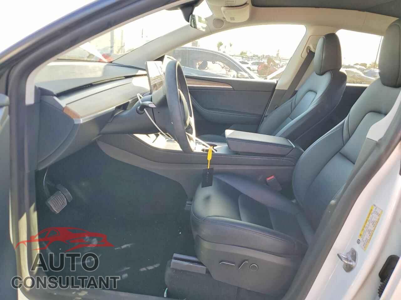 TESLA MODEL Y 2024 - 7SAYGDEE6RA228190