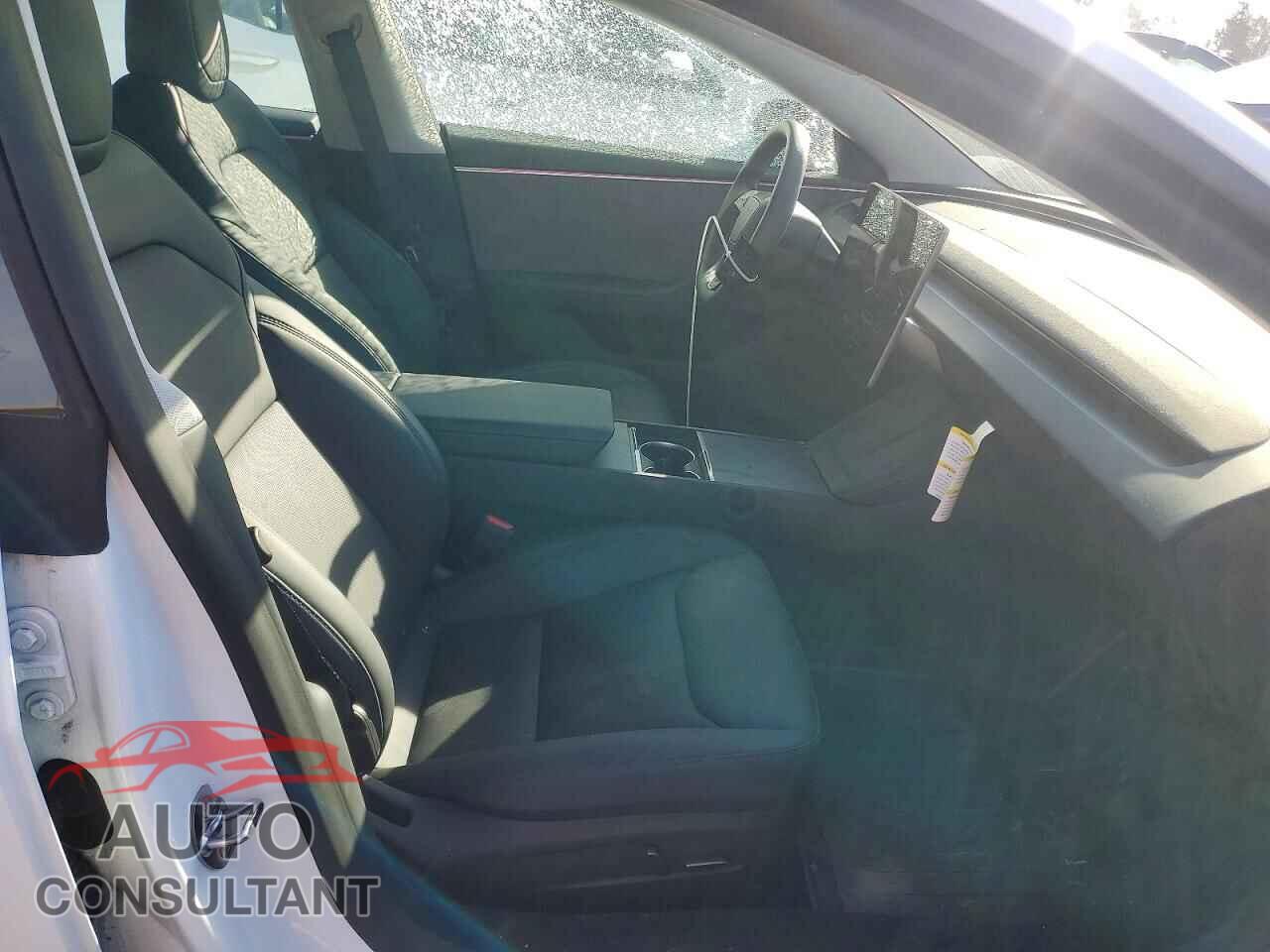 TESLA MODEL 3 2025 - 5YJ3E1EA4SF021895