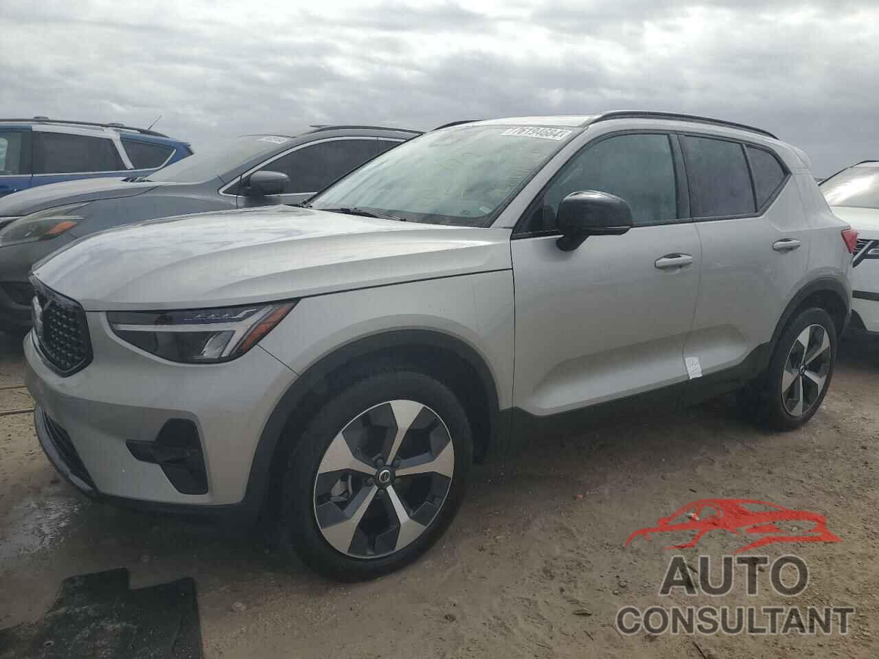 VOLVO XC40 PLUS 2023 - YV4L12UW6P2064530