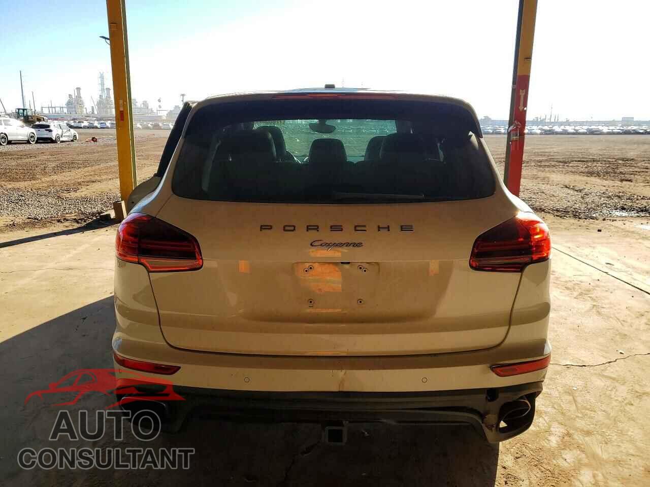 PORSCHE CAYENNE 2016 - WP1AA2A24GKA08936