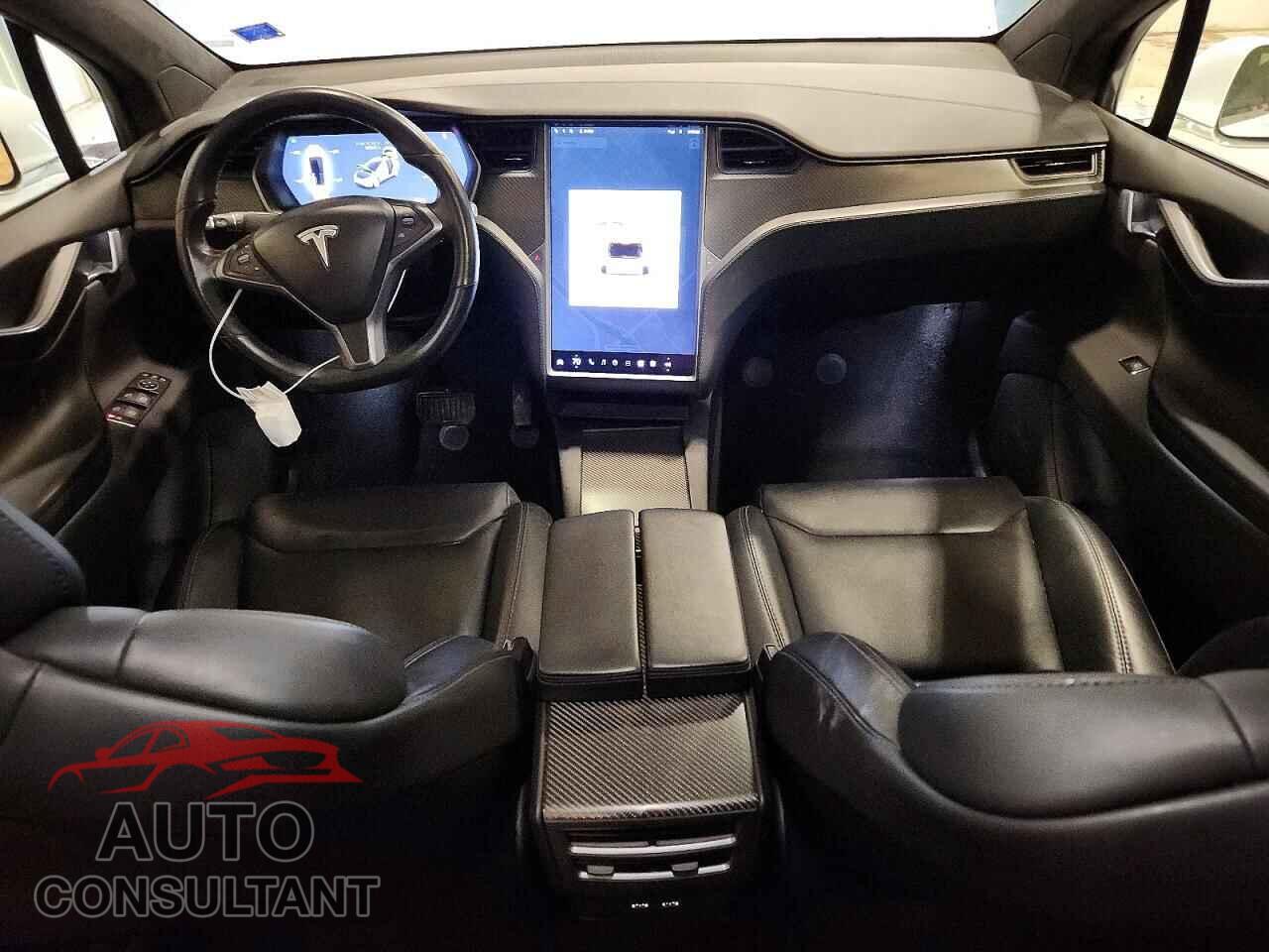 TESLA MODEL X 2018 - 5YJXCBE22JF105251