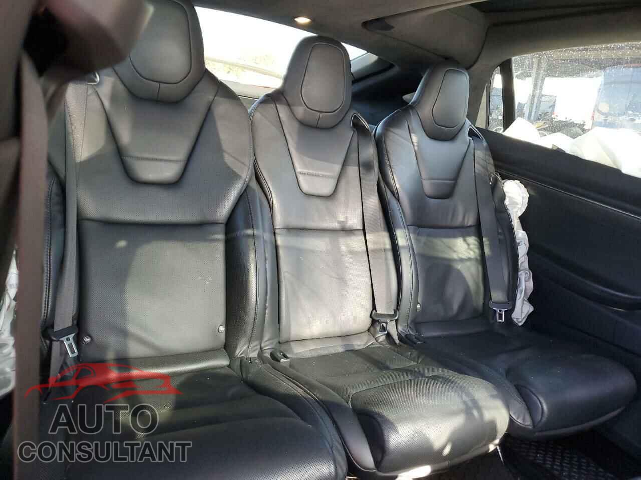 TESLA MODEL X 2016 - 5YJXCAE20GF020945