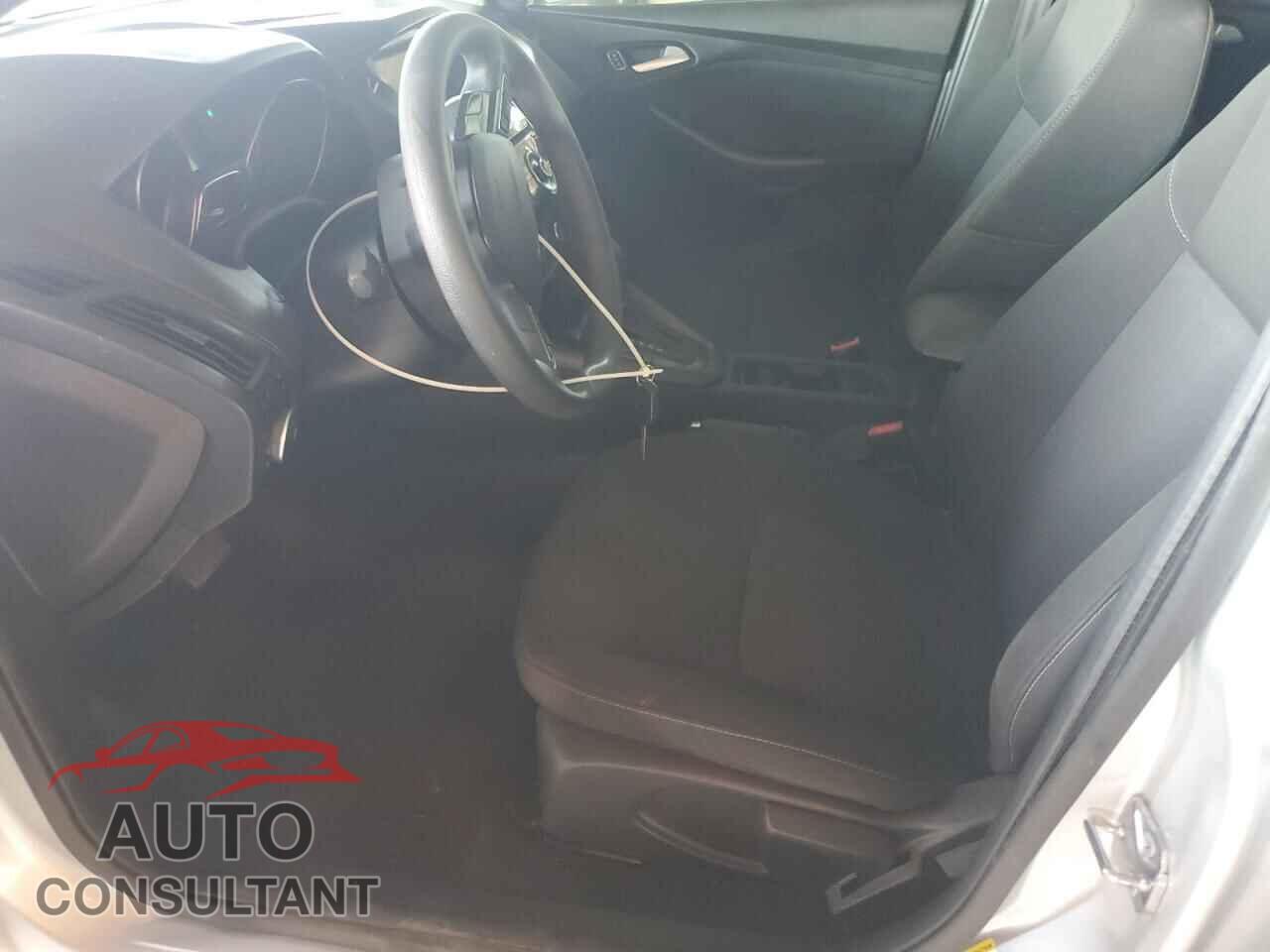 FORD FOCUS 2018 - 1FADP3M2XJL278825