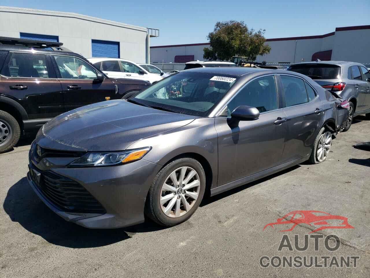 TOYOTA CAMRY 2018 - 4T1B11HK7JU620173