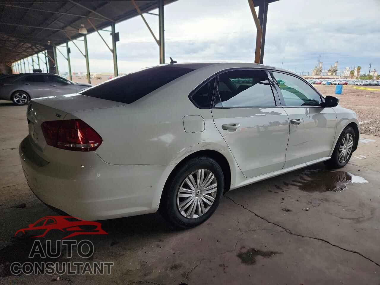 VOLKSWAGEN PASSAT 2014 - 1VWAT7A35EC022852