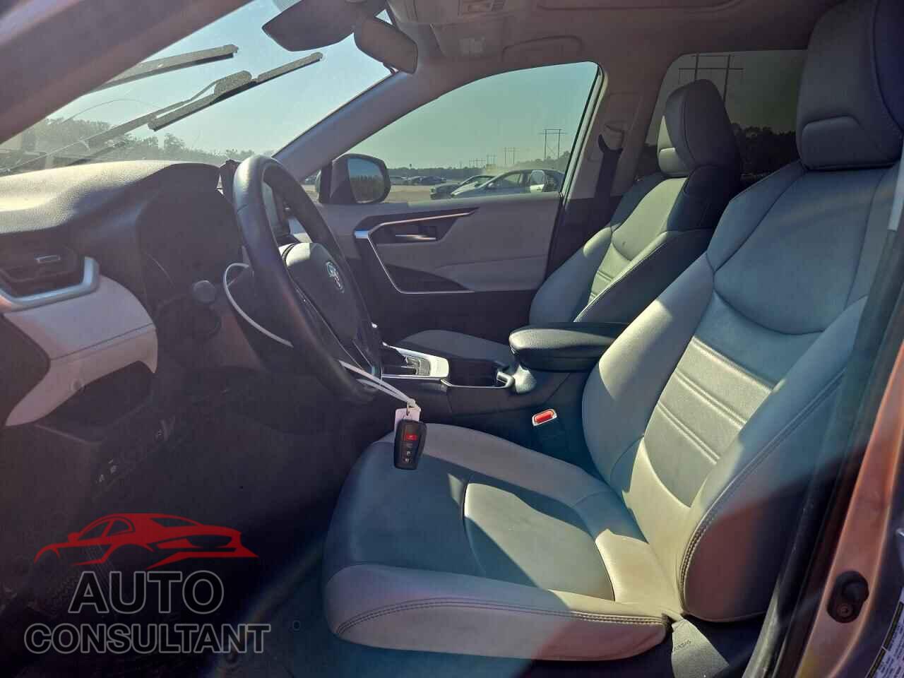 TOYOTA RAV4 2019 - 2T3C1RFVXKC027370