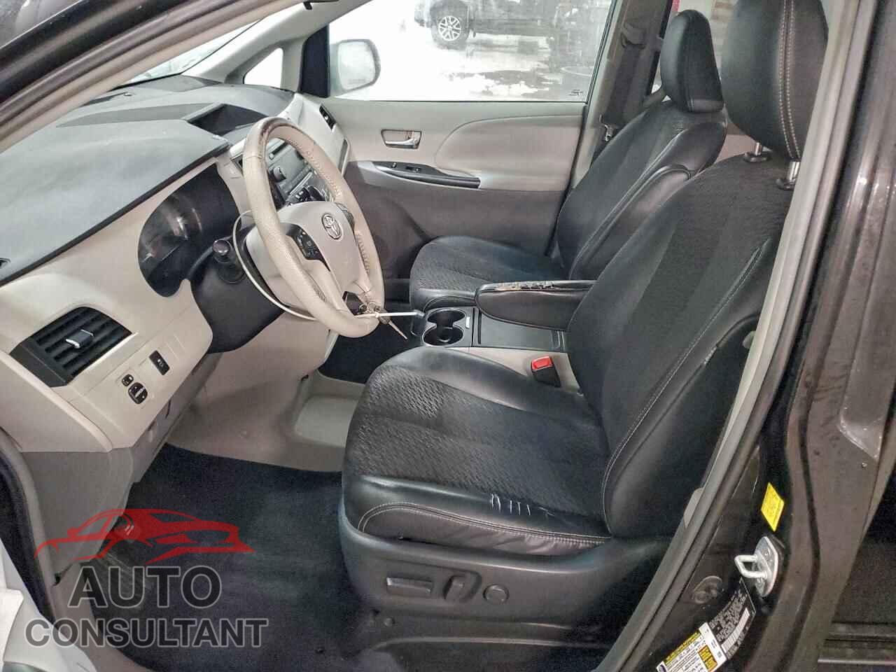 TOYOTA SIENNA 2011 - 5TDXK3DC1BS045933