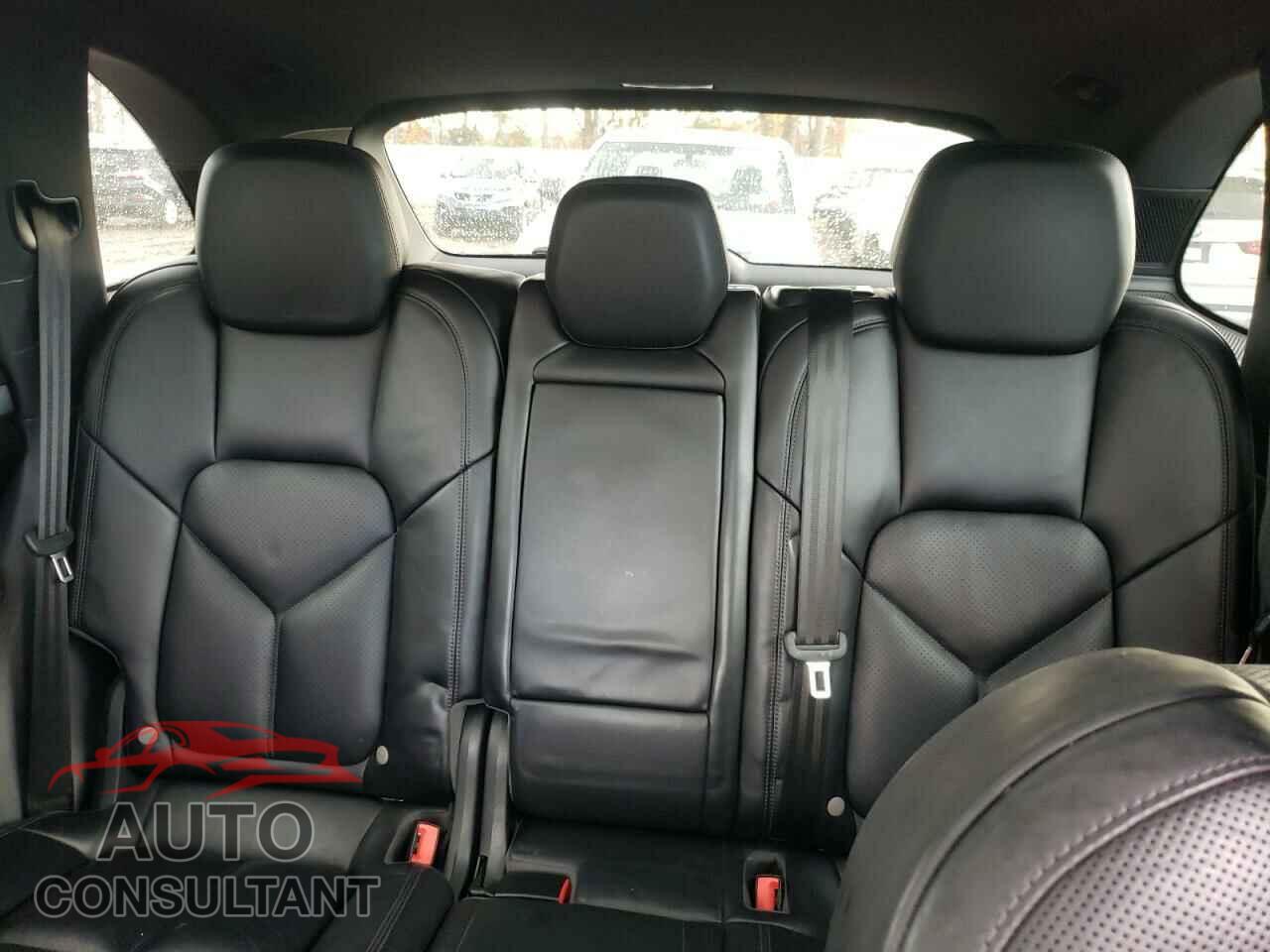 PORSCHE CAYENNE 2018 - WP1AA2A28JKA06016