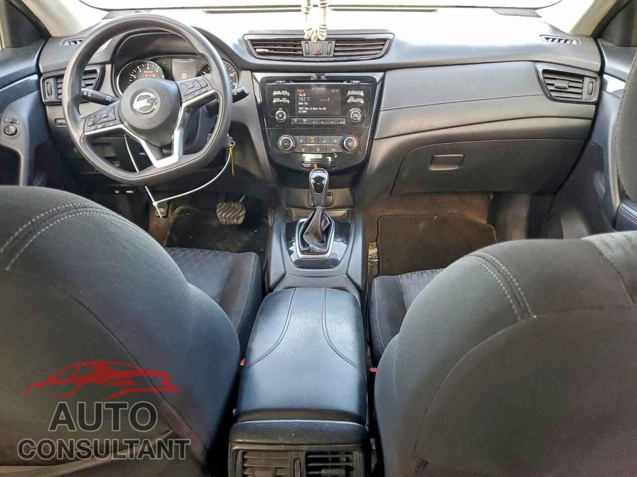 NISSAN ROGUE 2017 - KNMAT2MV4HP560572