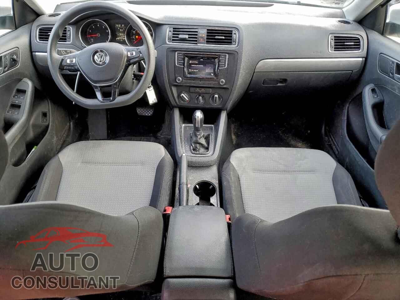 VOLKSWAGEN JETTA 2018 - 3VW2B7AJ2JM247535