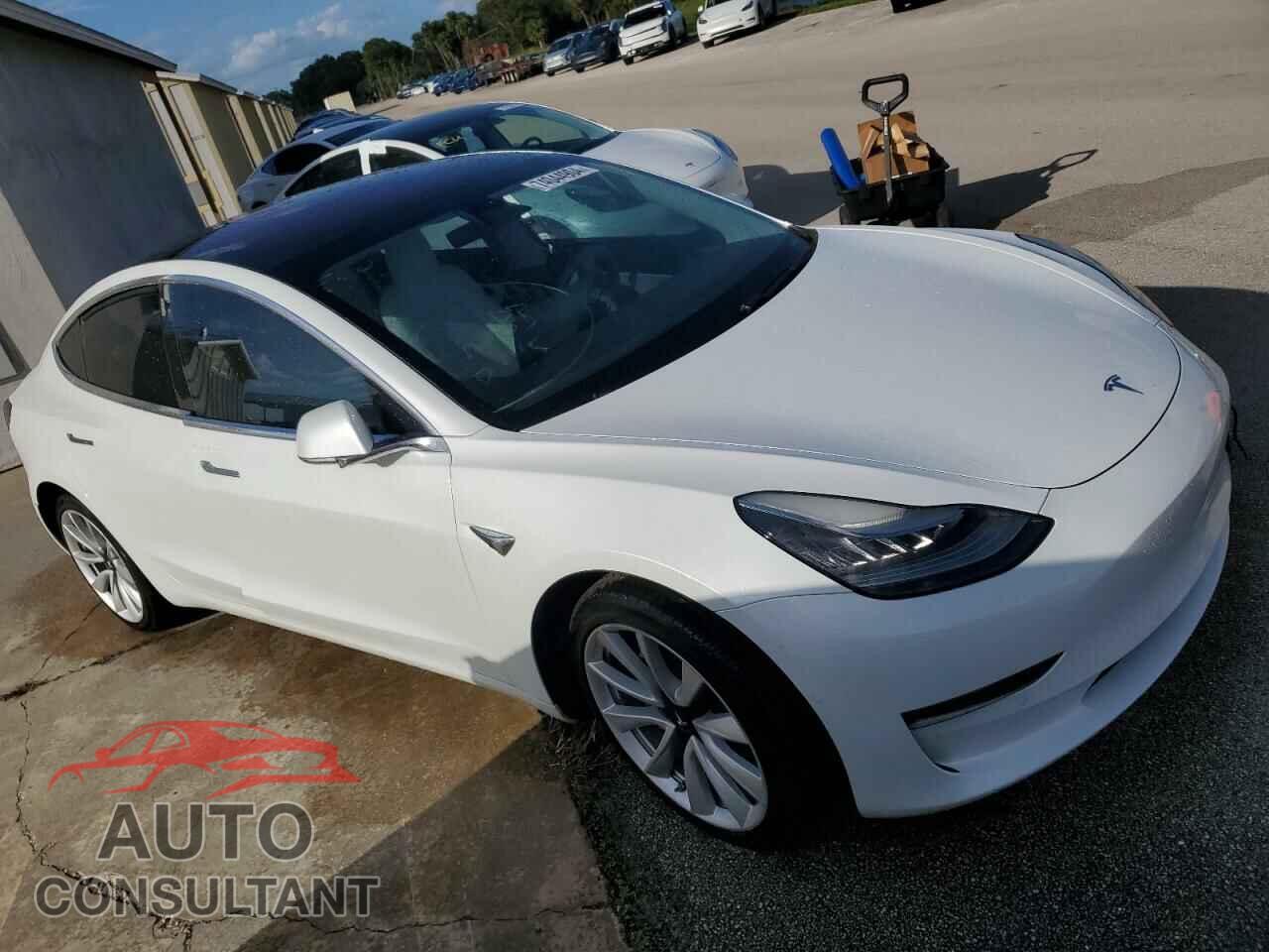 TESLA MODEL 3 2018 - 5YJ3E1EB8JF097899