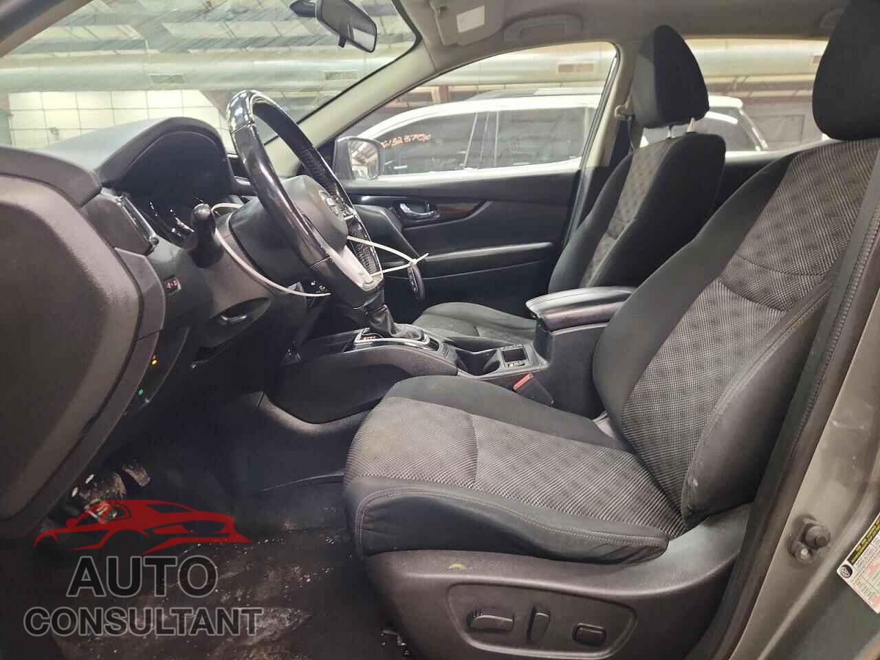 NISSAN ROGUE 2017 - JN1BJ1CR2HW110856