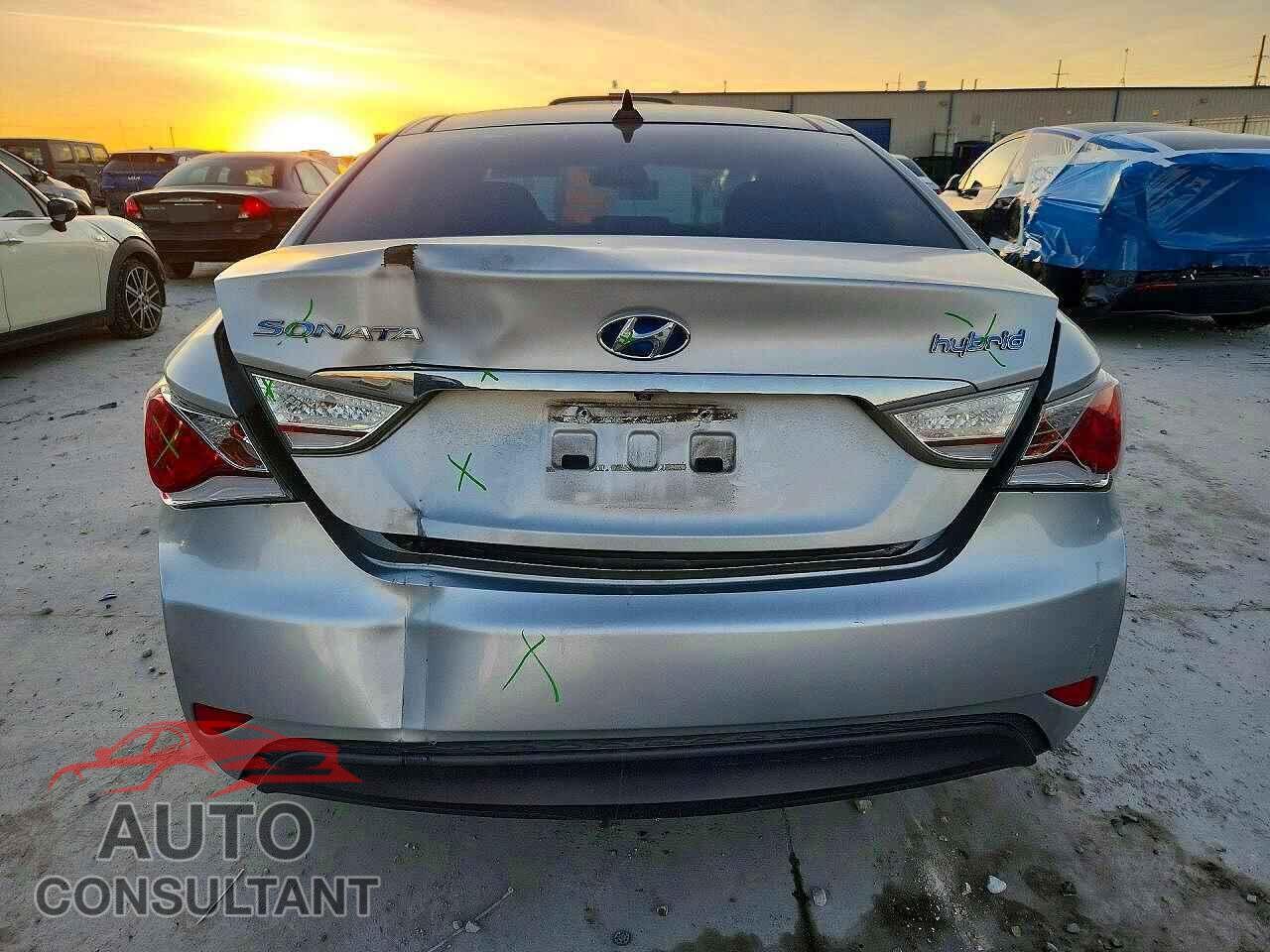 HYUNDAI SONATA 2011 - KMHEC4A40BA018075