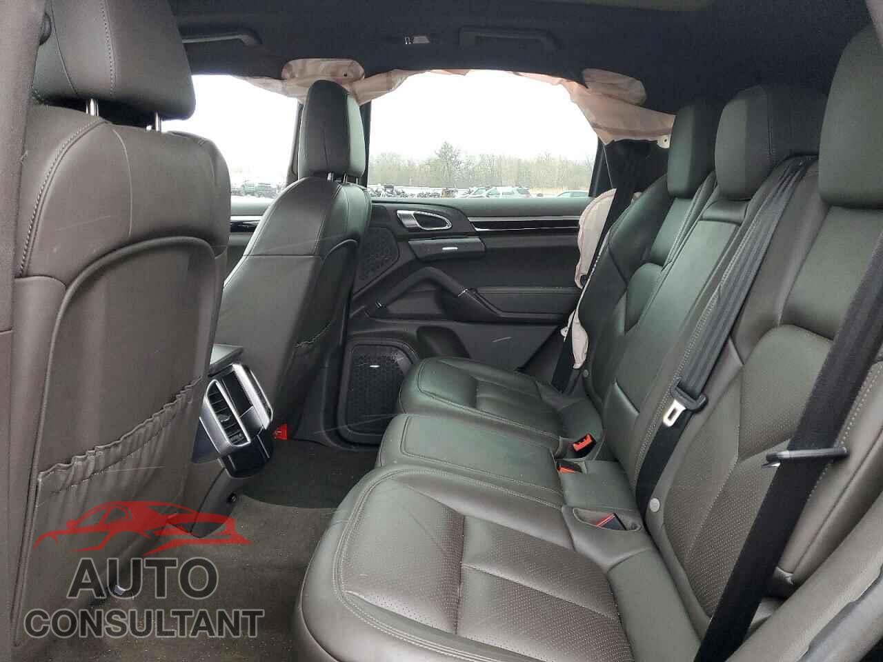 PORSCHE CAYENNE 2017 - WP1AA2A20HKA90178
