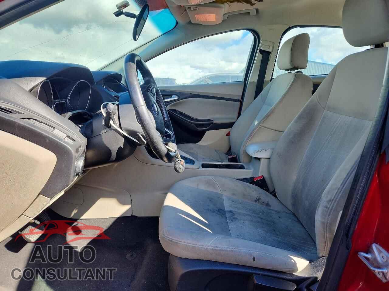 FORD FOCUS 2015 - 1FADP3F28FL361495