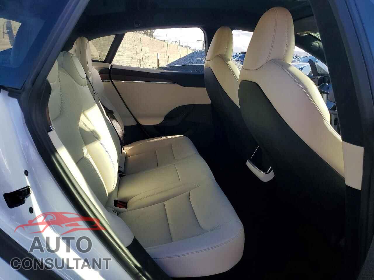 TESLA MODEL S 2021 - 5YJSA1E52MF452345