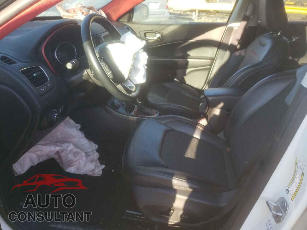 JEEP COMPASS 2019 - 3C4NJDDB7KT856150