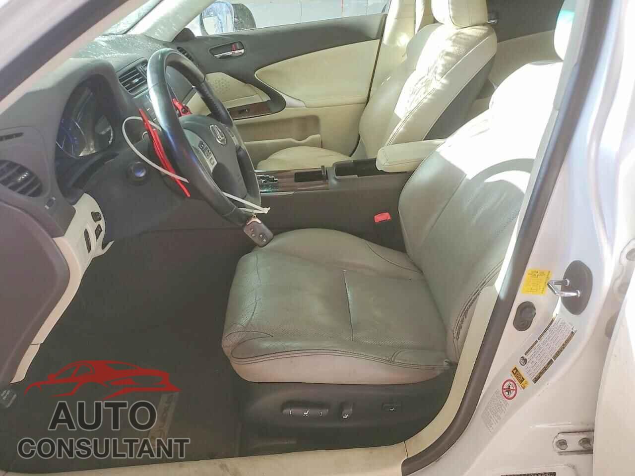 LEXUS IS 2012 - JTHBF5C24C5170305