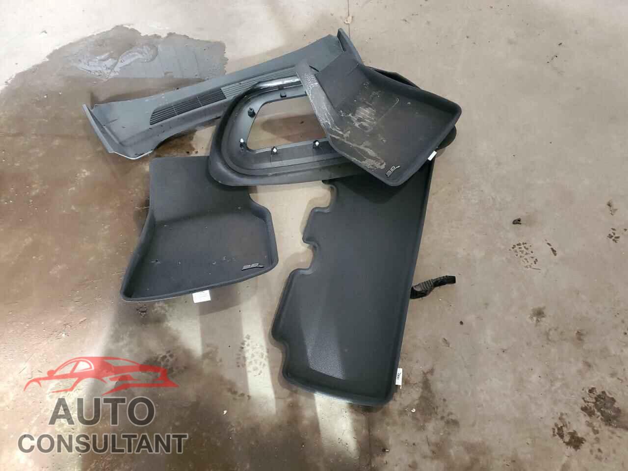 TESLA MODEL Y 2021 - 5YJYGDEE5MF107904