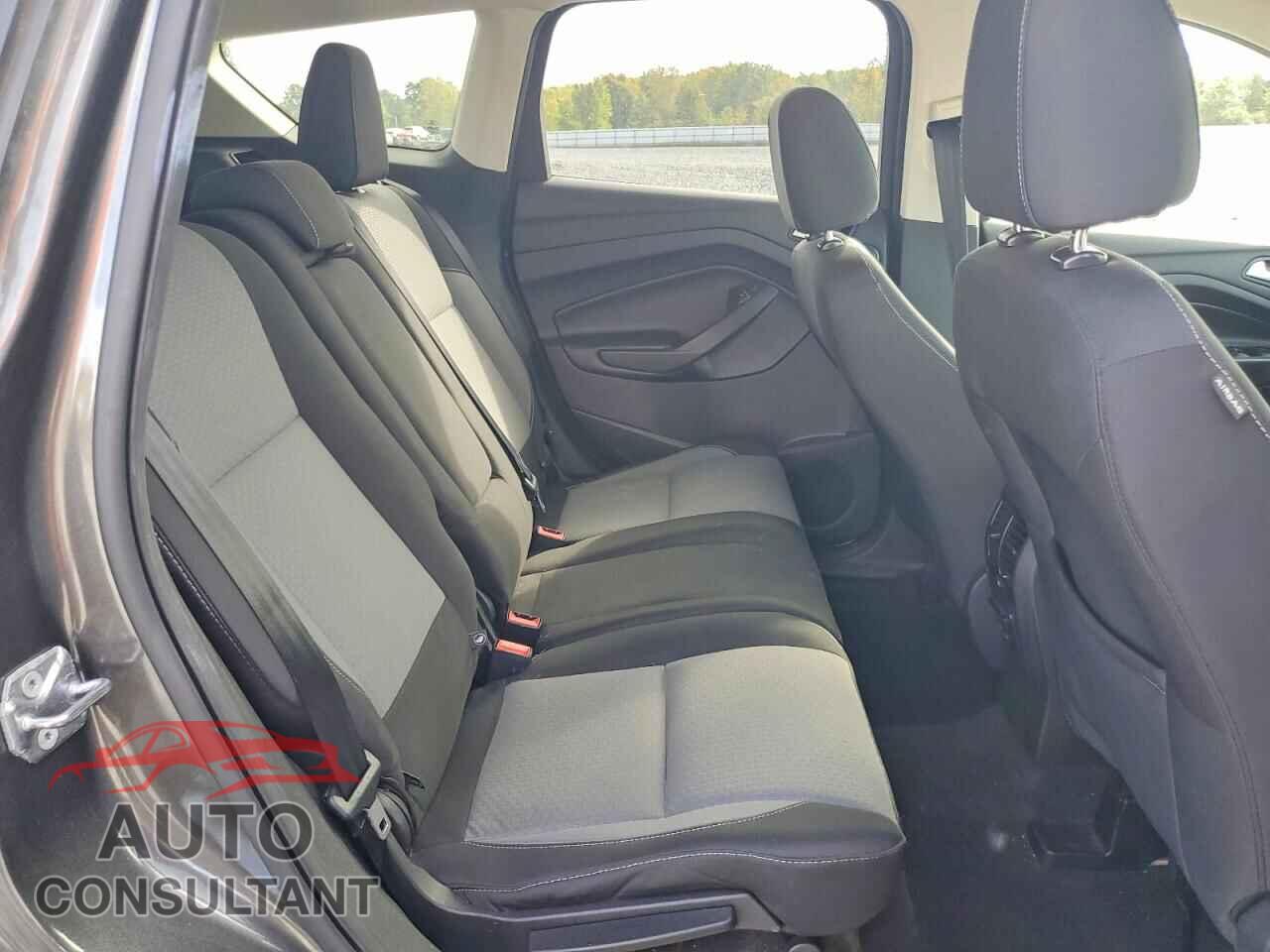 FORD ESCAPE 2017 - 1FMCU0GD7HUD26162