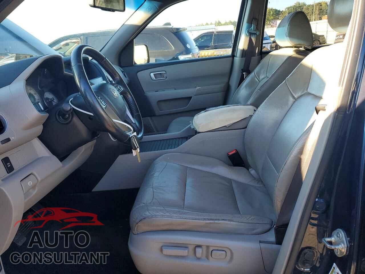 HONDA PILOT 2011 - 5FNYF4H50BB090036