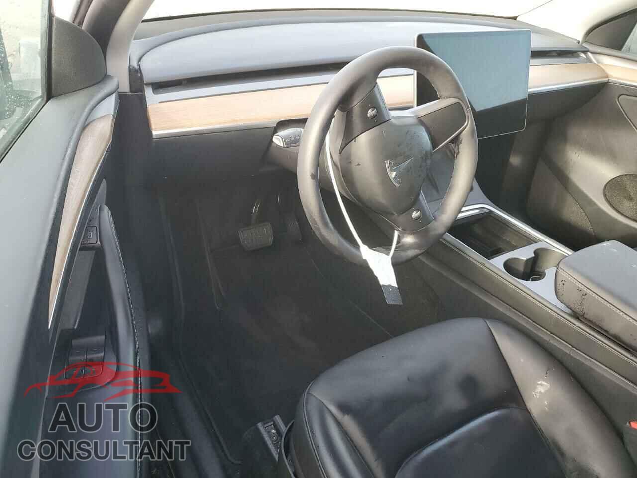 TESLA MODEL Y 2024 - 7SAYGDED7RF009376