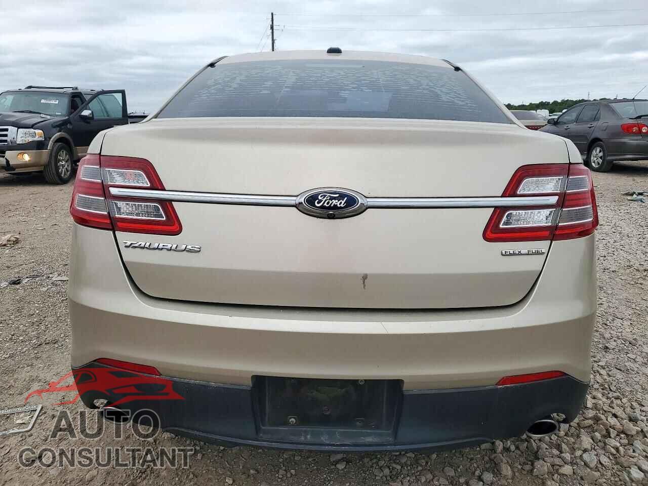 FORD TAURUS 2018 - 1FAHP2D84JG117542