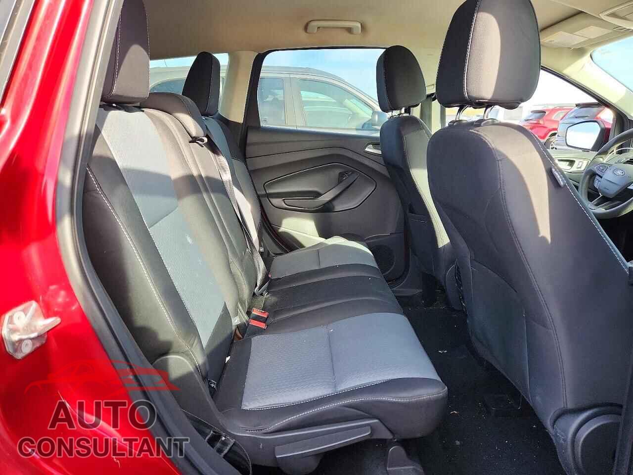 FORD ESCAPE 2017 - 1FMCU0GD4HUC09056