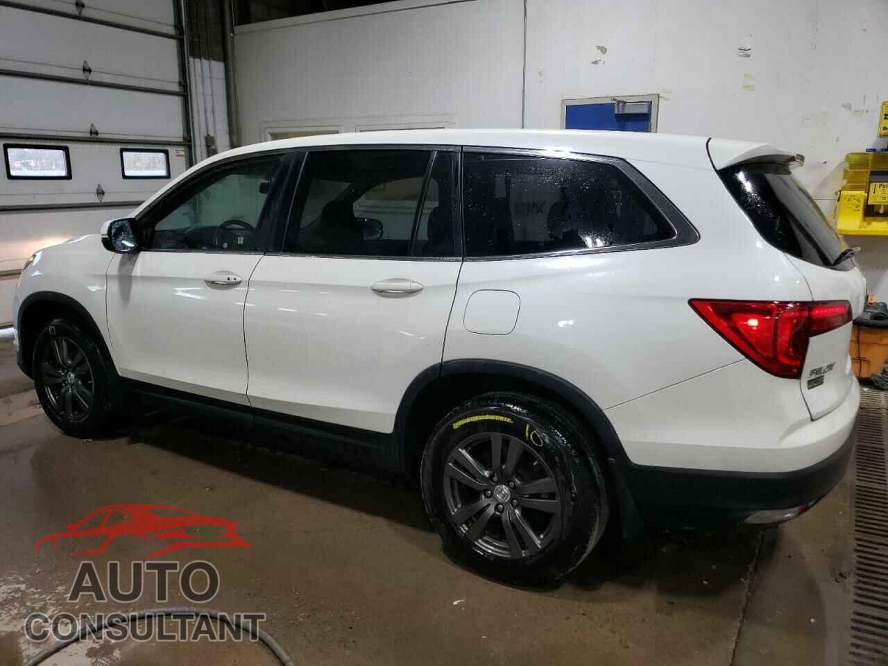 HONDA PILOT 2017 - 5FNYF6H51HB044915