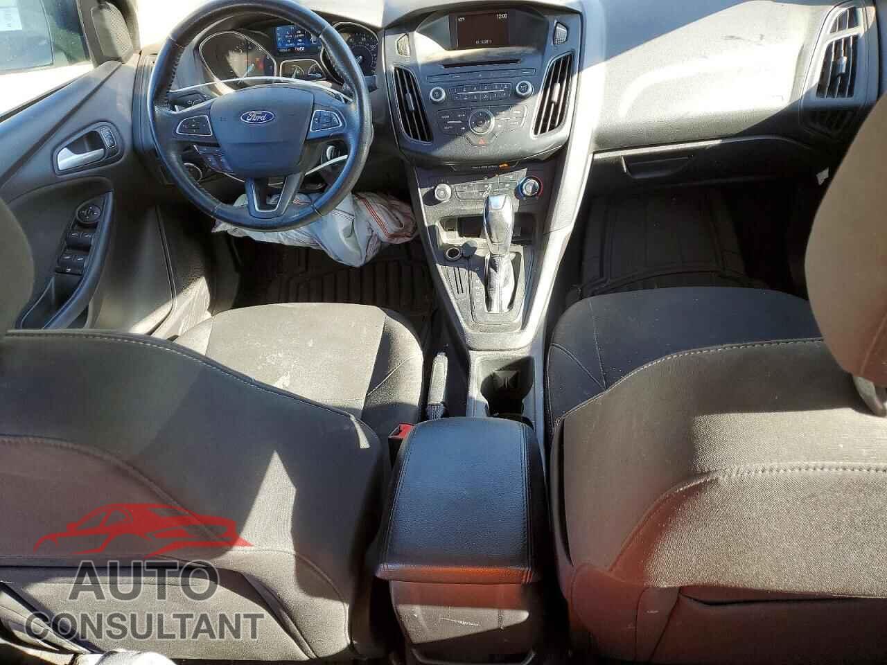 FORD FOCUS 2015 - 1FADP3F22FL235245