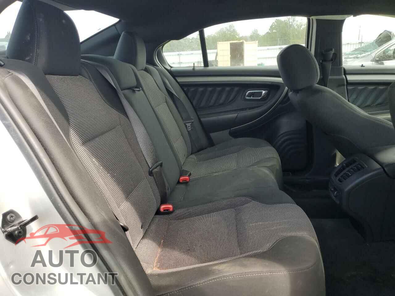 FORD TAURUS 2018 - 1FAHP2E83JG111133