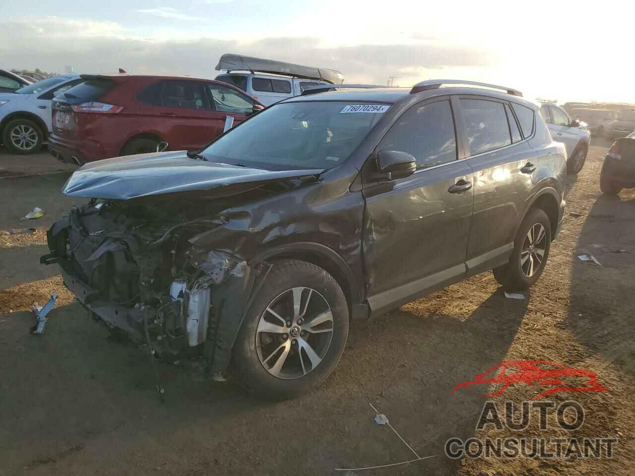 TOYOTA RAV4 2017 - JTMRFREV8HJ710199