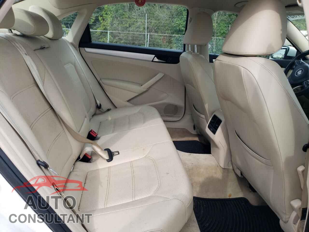 VOLKSWAGEN PASSAT 2013 - 1VWBP7A35DC044387
